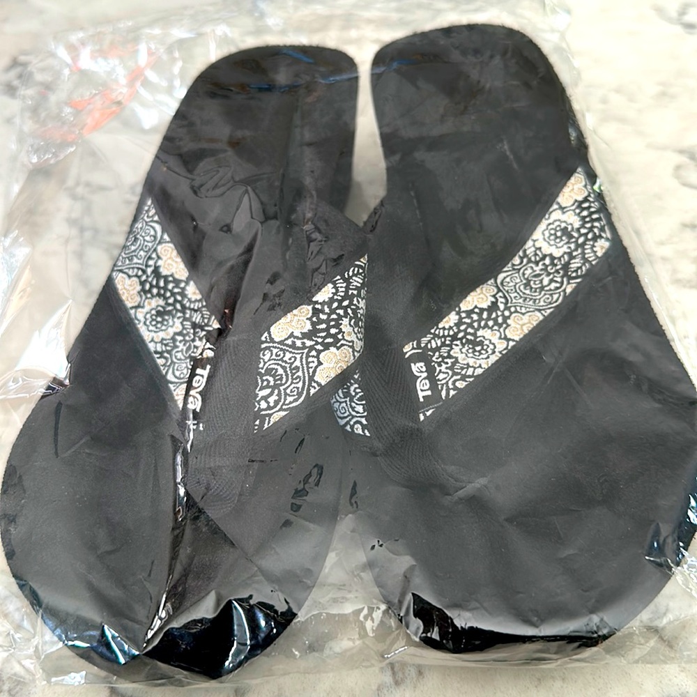 Never Worn, Flip Flops